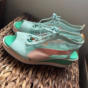 PUMA MADIERA ORANGE-MINT WEDGE  WOMANS SIZE 7.5 Funky Mesh Fashion